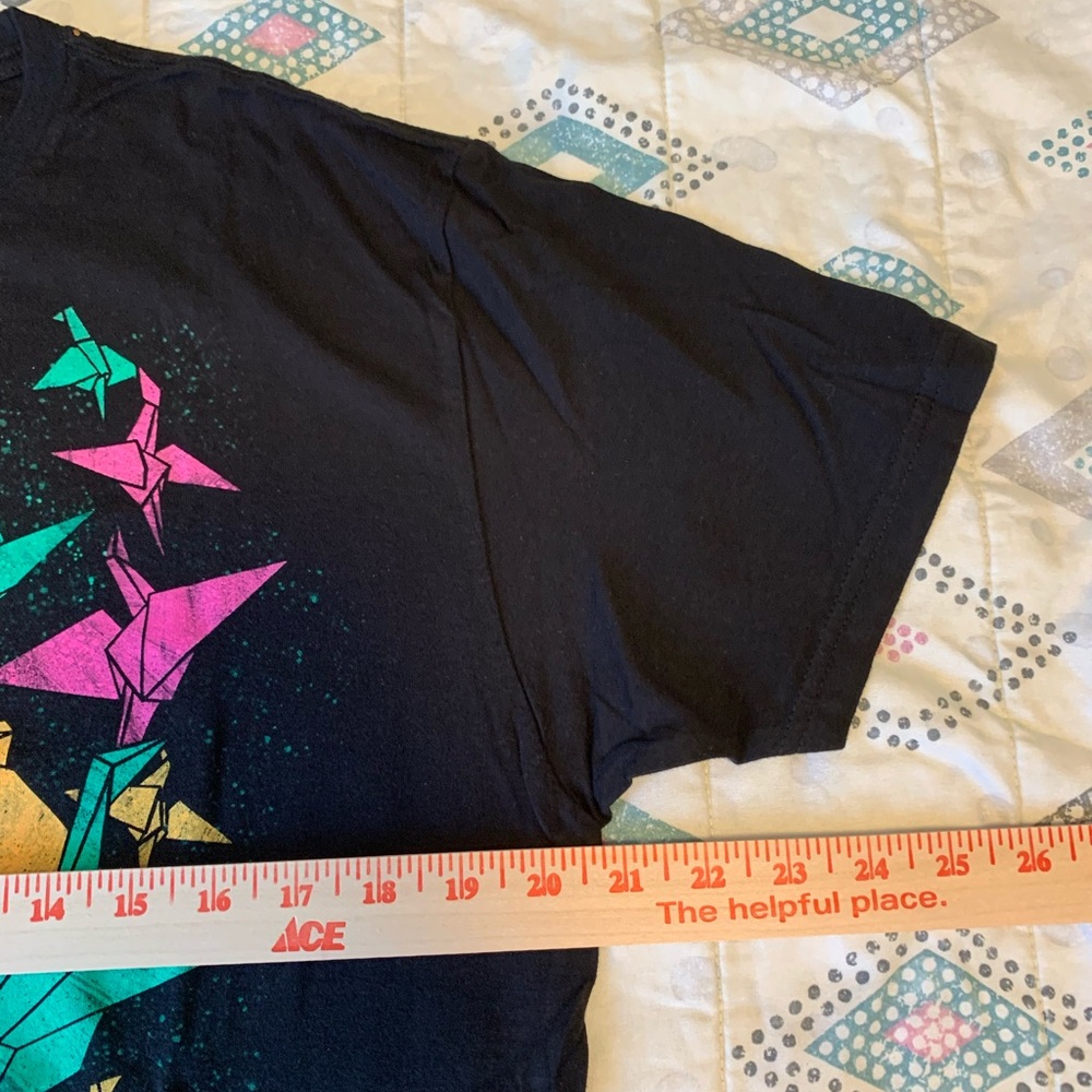 Into the Am - glow in the dark Graphic Tee with Origami Design - Picture 6 of 7